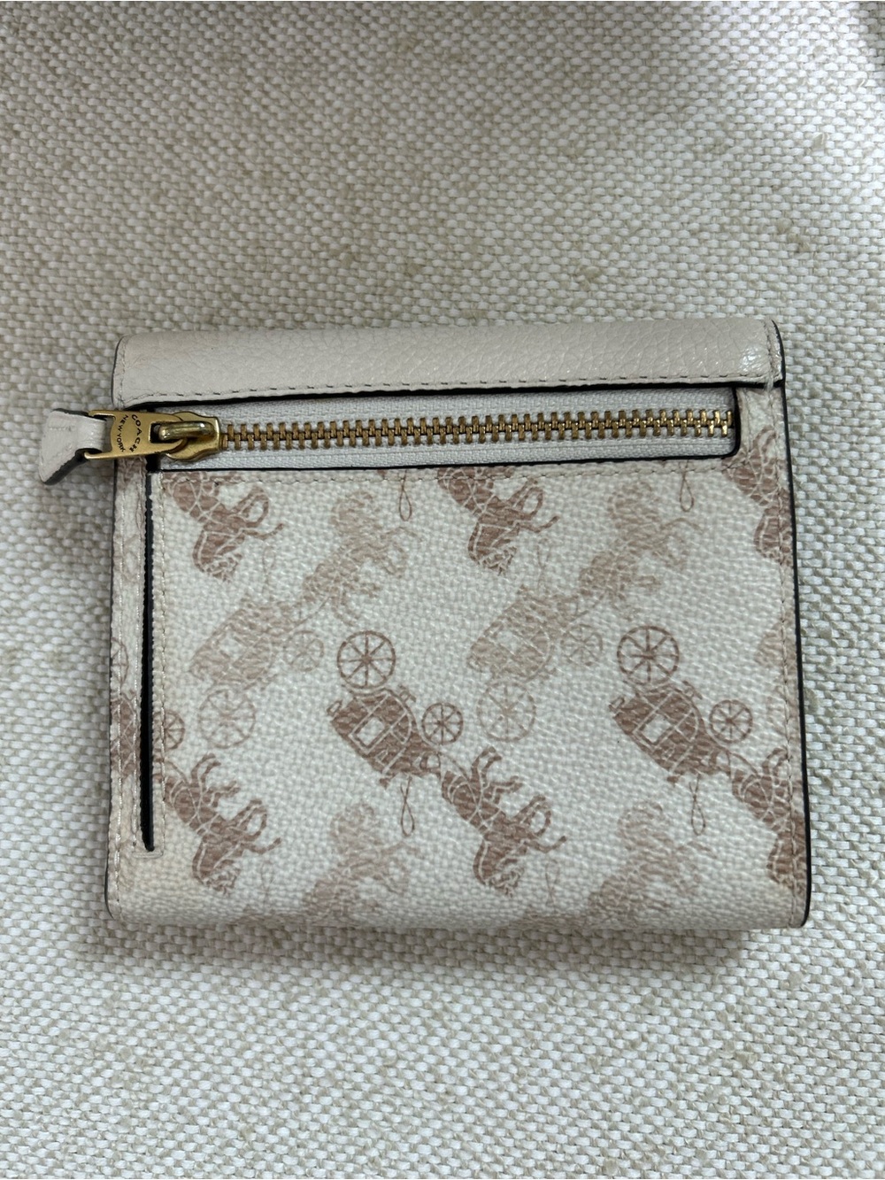 COACH Wyn Small Wallet Signature Horse and Carriage Chalk Taupe Pebble Leather - Picture 2 of 5